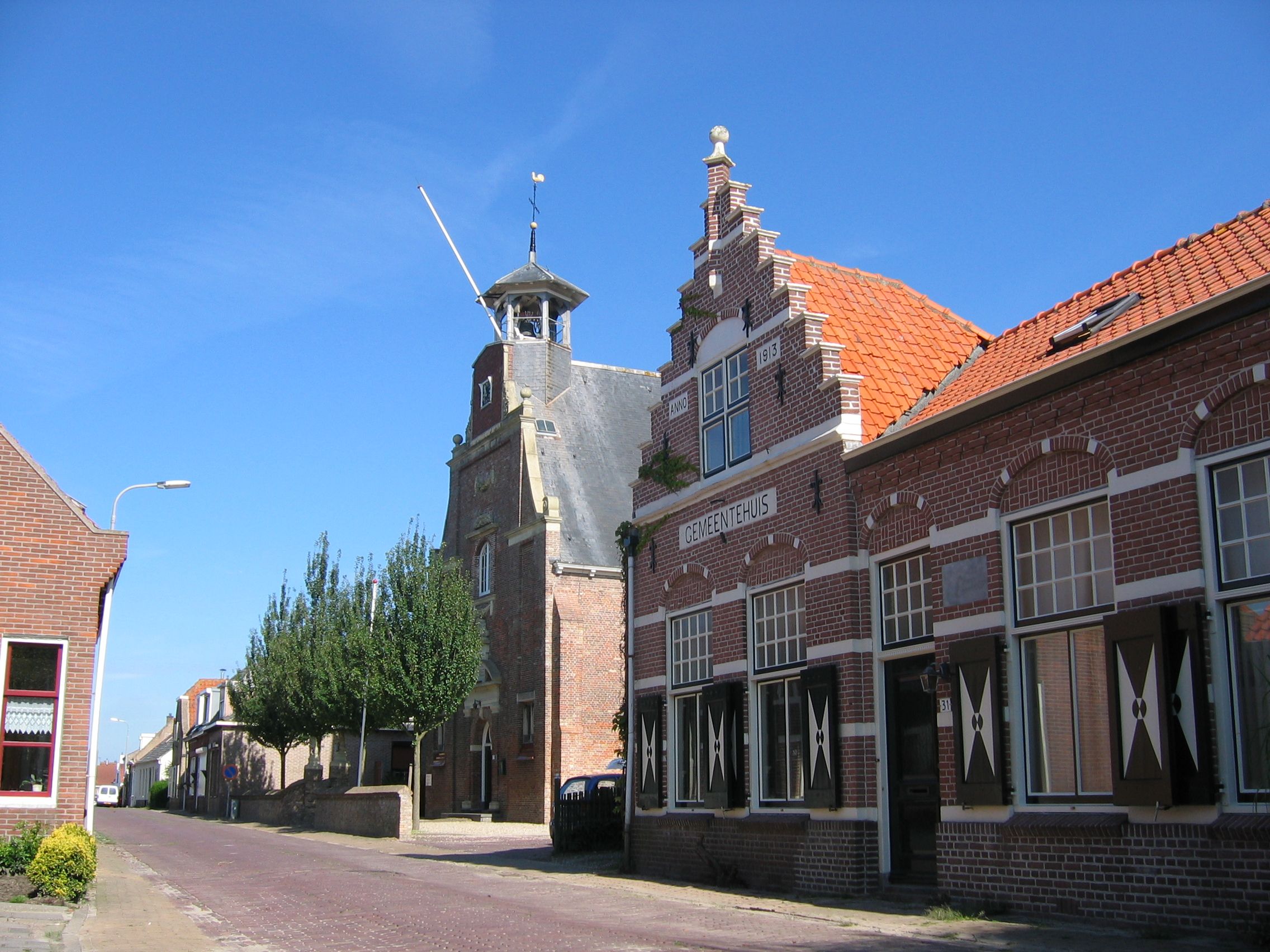  - Gemeentehuis en Protestantse Kerk te Driewegen